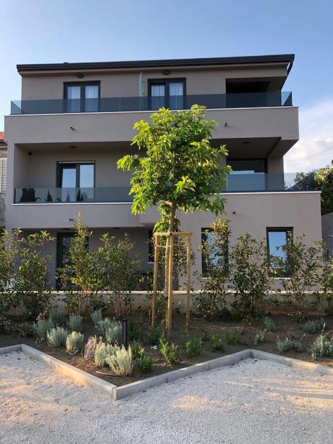 Отель Casa Rovigno Экстерьер фото